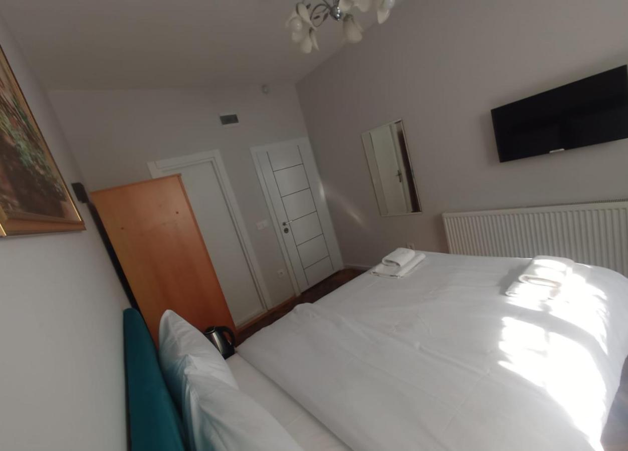 Buyukada Cinar Hotel (Adults Only) อดาลาร์ ภายนอก รูปภาพ